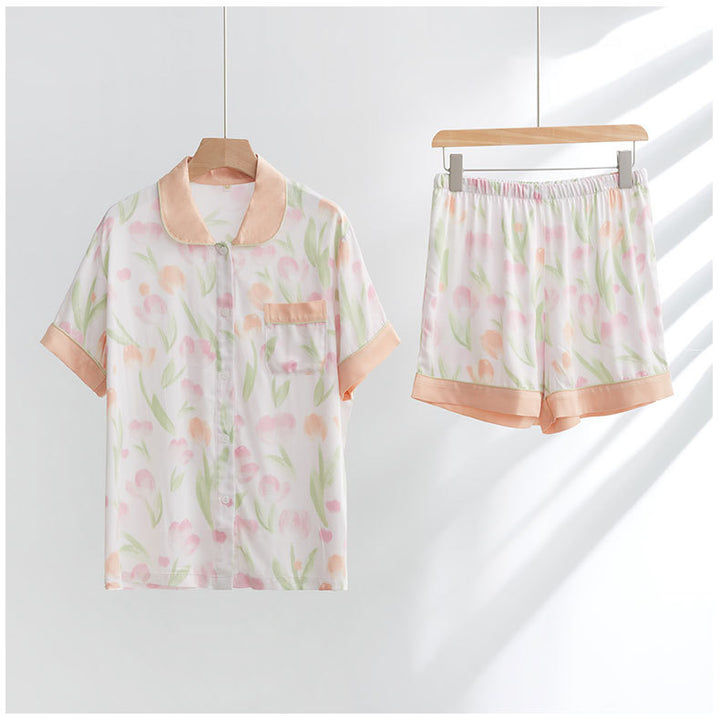 Dame pyjamasæt i luftig, åndbart materiale med blomstermønster og elegant snit Stilla