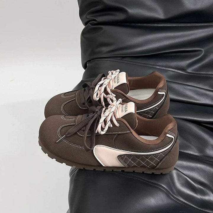 Dame sporty sneakers i vintage design med åndbar mesh-overflade og dæmpende sål Stilla
