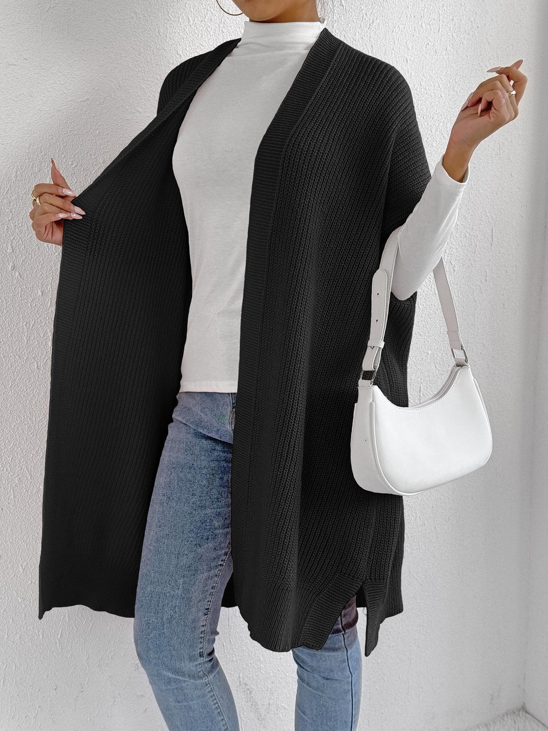 Dame strikjakke i afslappet oversized stil med åben front og sideslids Stilla