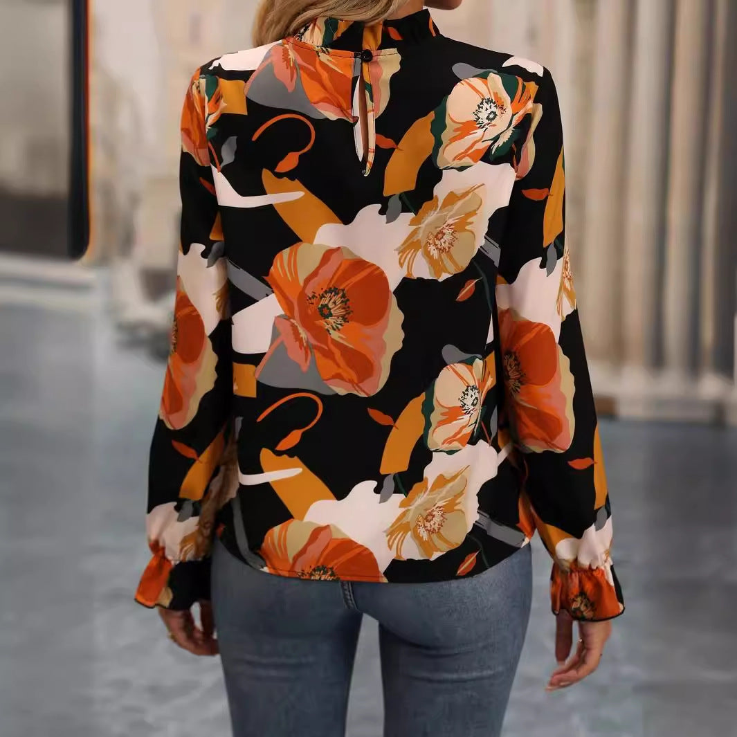 Damebluse med blomsterdesign og elegante flæser Stilla