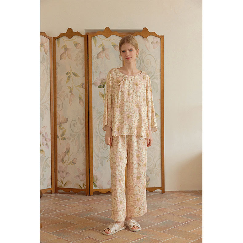 Dame elegant og luftigt pyjamas-sæt med blomstermønster Stilla