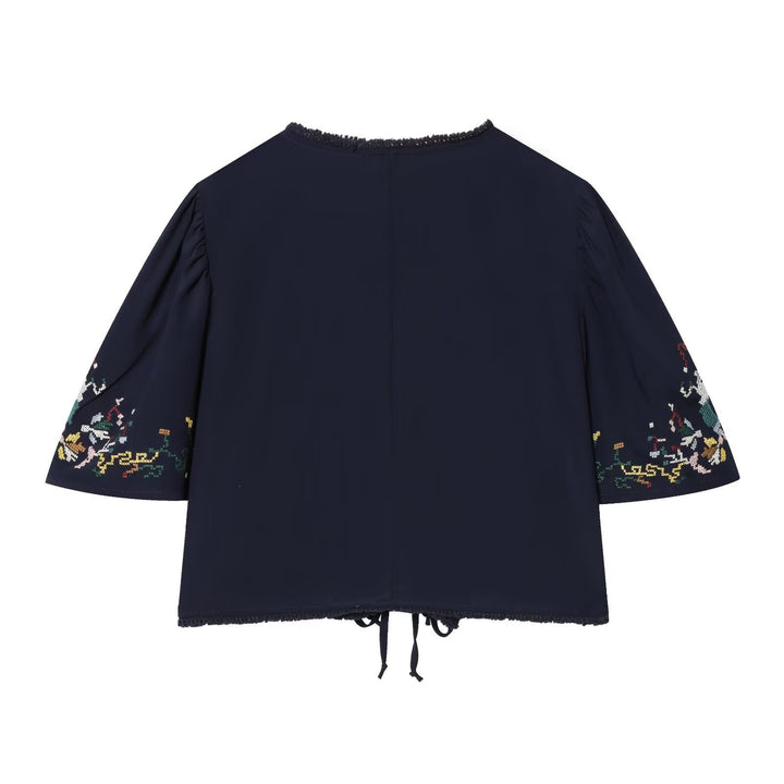 Dame kort bluse med plads til elegante bind Skovae