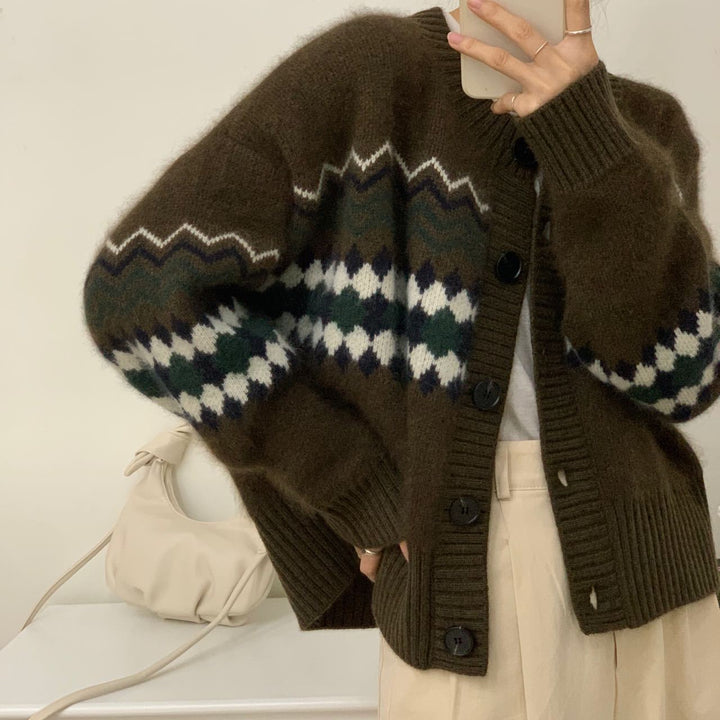 Dame Cozy Knit Cardigan med Ornamentale Mønstre Stilla