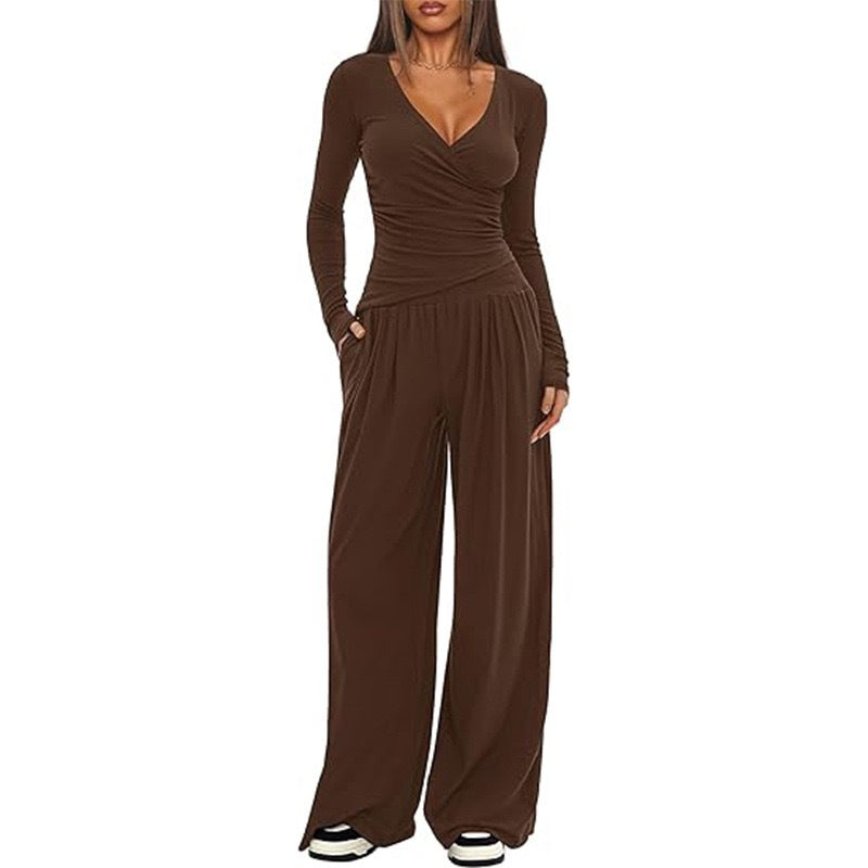 Dame afslappet jumpsuit med omslagsdesign og bredt ben Skovae