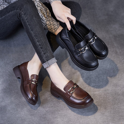 Dame elegante Slippers med dekorativ metalaccent Stilla