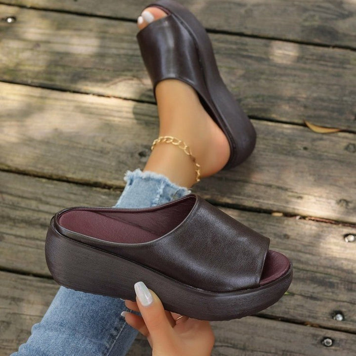 Dame Plateau-Slipper med smidigt overmateriale og ergonomisk fodseng Stilla