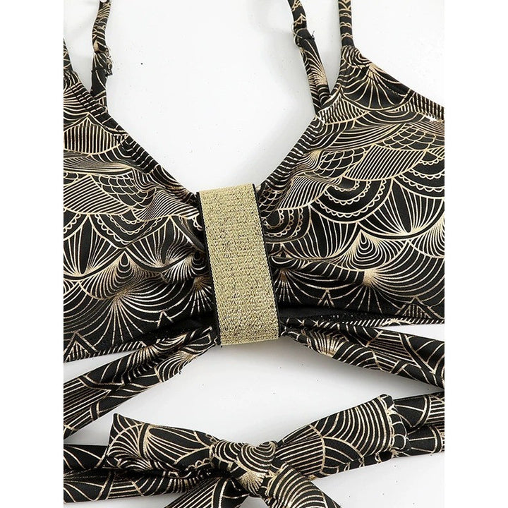 Dame triangel-bikini med glamorøst indpakningsdesign og elegante accenter Skovae