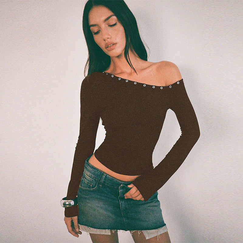 Kvinders Off-Shoulder Top med Fashionable Knapper og Figursyet Snit