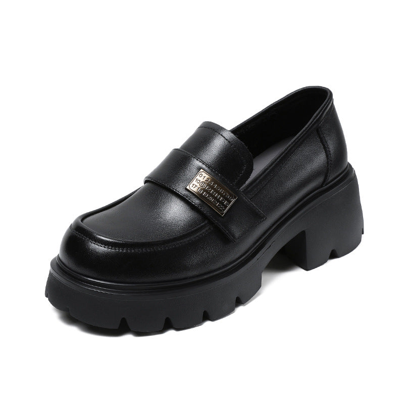 Dame Chunky Platform Slipper med stilfuldt rem-detalje Stilla