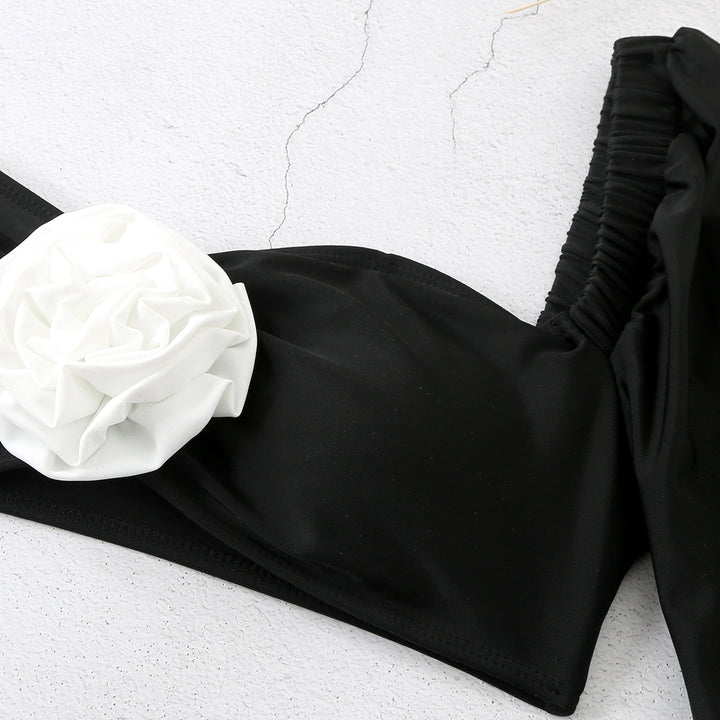 Dame Bikini-sæt med romantiske flæsedetaljer og elegant design Stilla