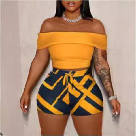 Dame Off-Shoulder Crop-Top og højtaljede shorts i geometrisk design Stilla