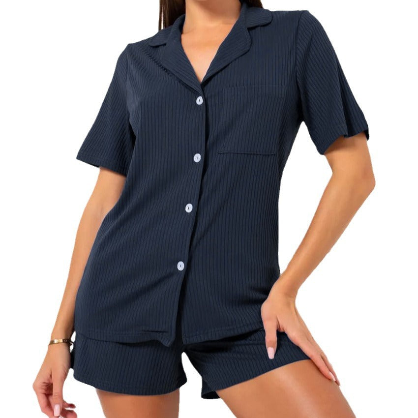 Dame pyjamasæt med kortærmet bluse og shorts i behagelig ribstrik Stilla