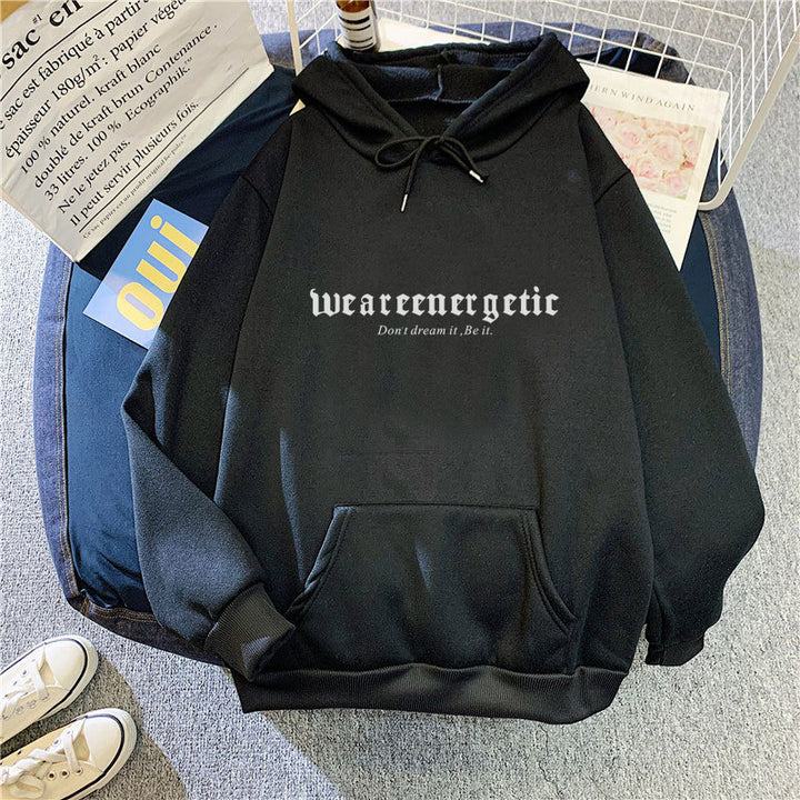 Dame hoodie med kreativ tekst og komfortabel pasform Skovae
