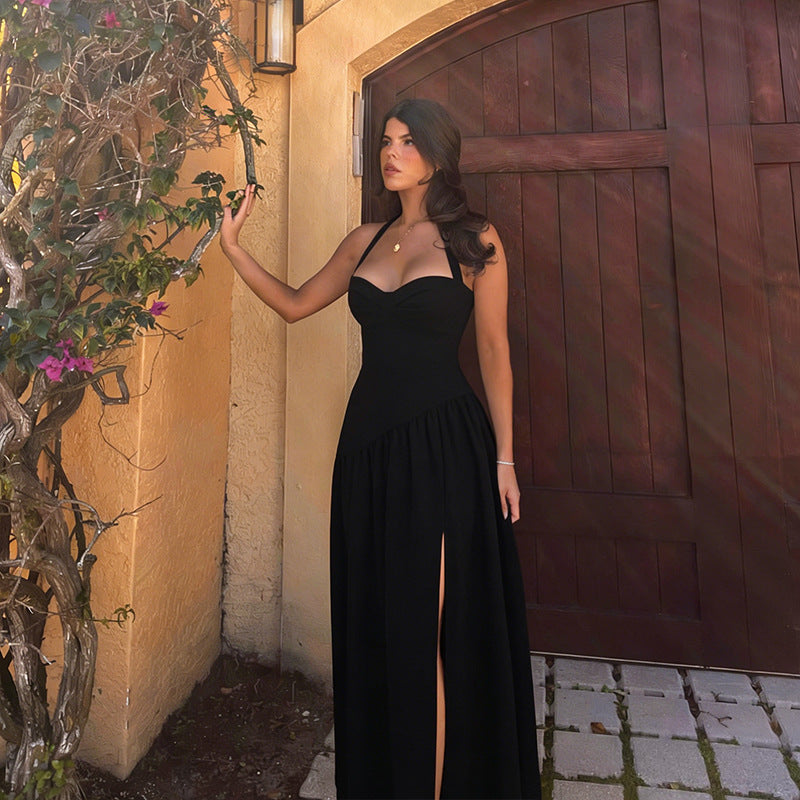 Dame off-shoulder maxikjole med raffineret halterneck og flydende nederdel Skovae