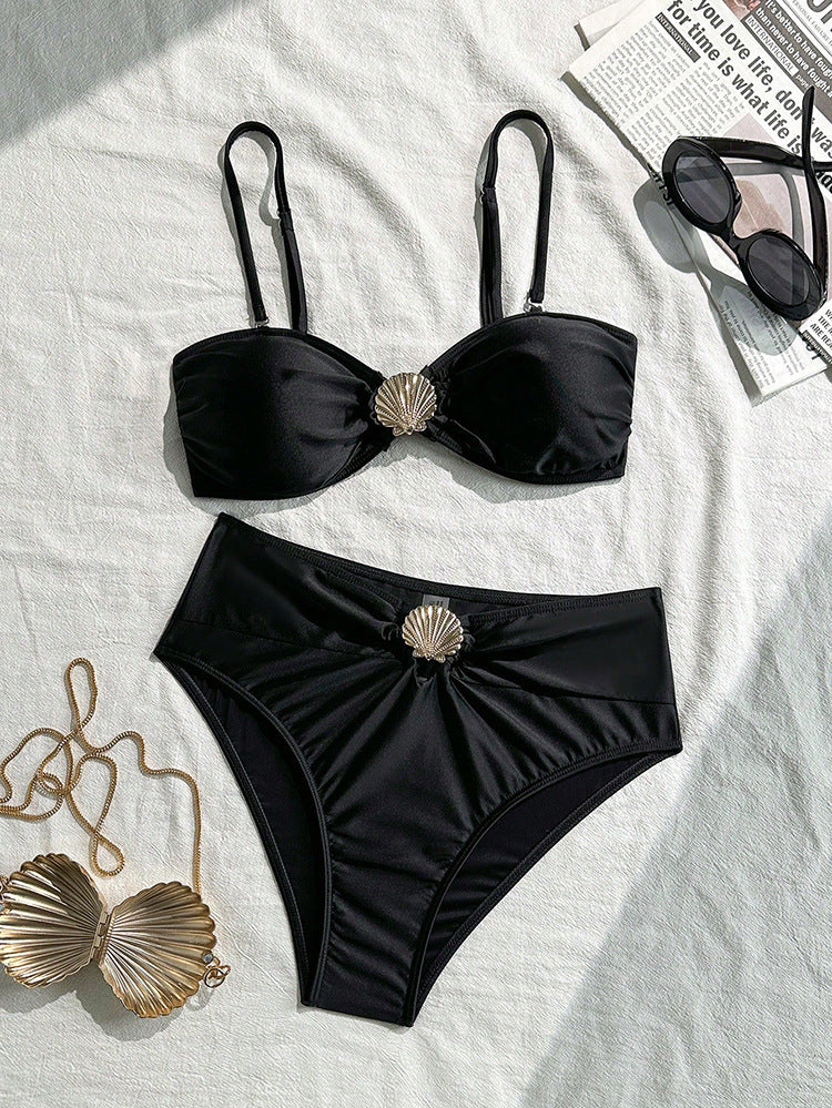 Dame bandeau-bikini med skinnende musling-applikation Skovae