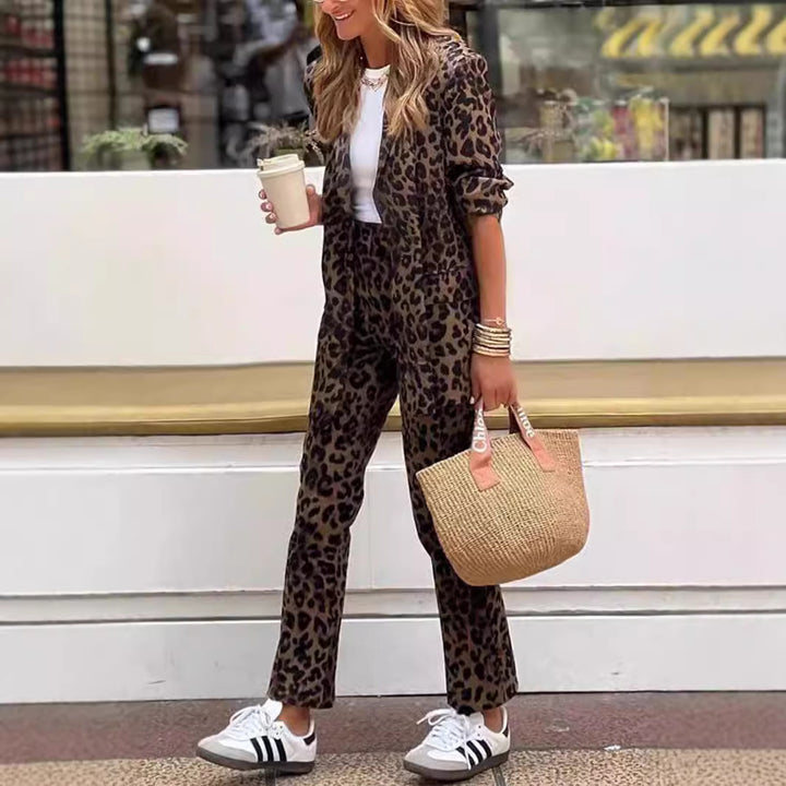Dame Elegant og moderigtigt jakkesæt med leopardmønster Stilla