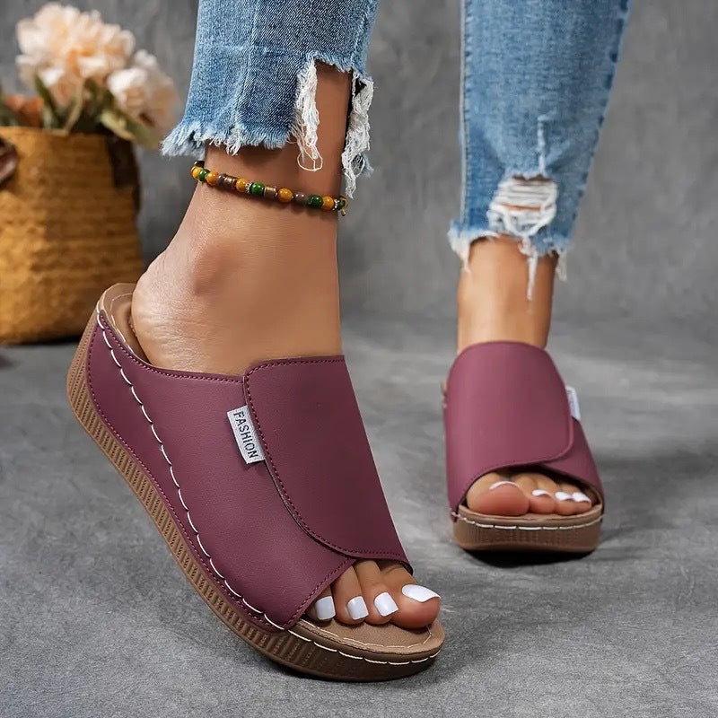 Dame Wedge-sandaler med elegant snit og ergonomisk fodsenge-design Stilla