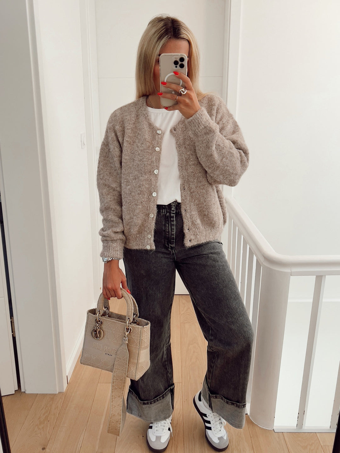 Kvindernes afslappede cardigan med fin struktur og knapper Stilla