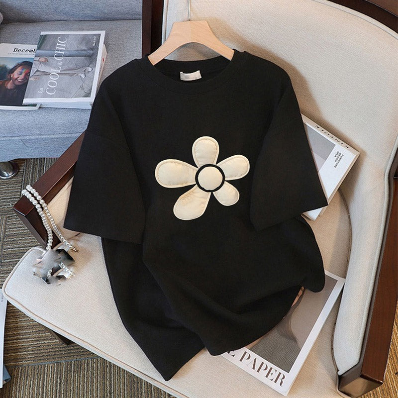 Dame T-shirt med stort, kunstnerisk blomsterapplikation Stilla