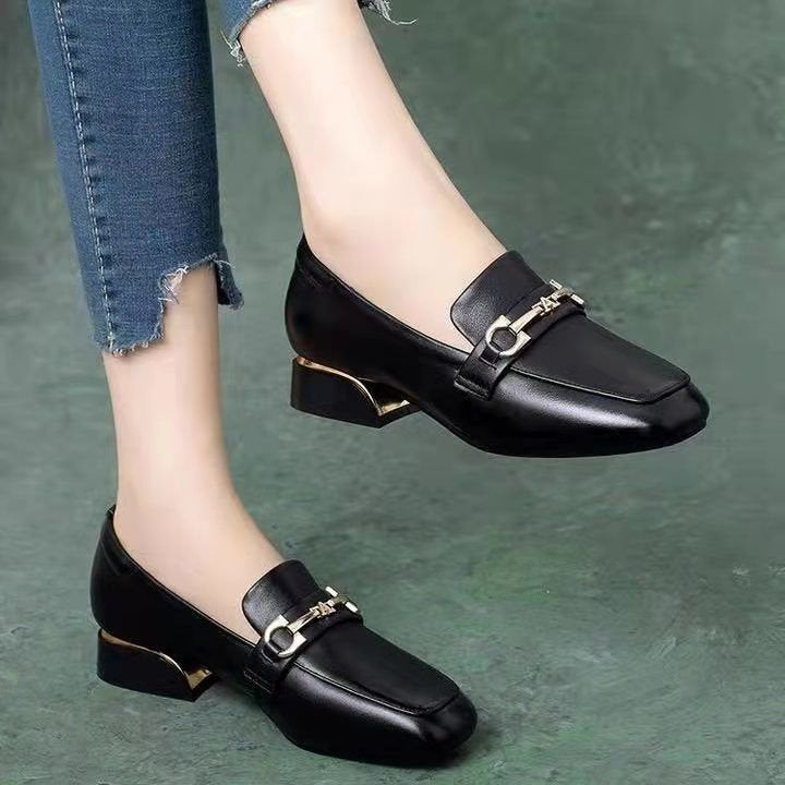 Dame elegante loafers med gyldne accenter Stilla
