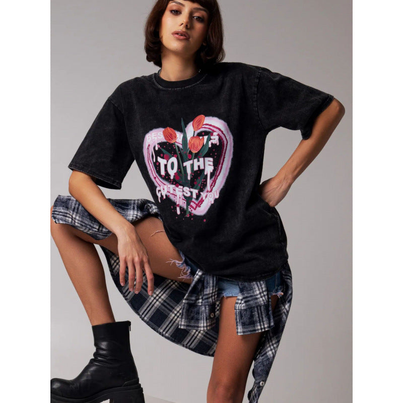 Dame afslappet T-shirt med grafisk hjerte-design og oversized snit Stilla
