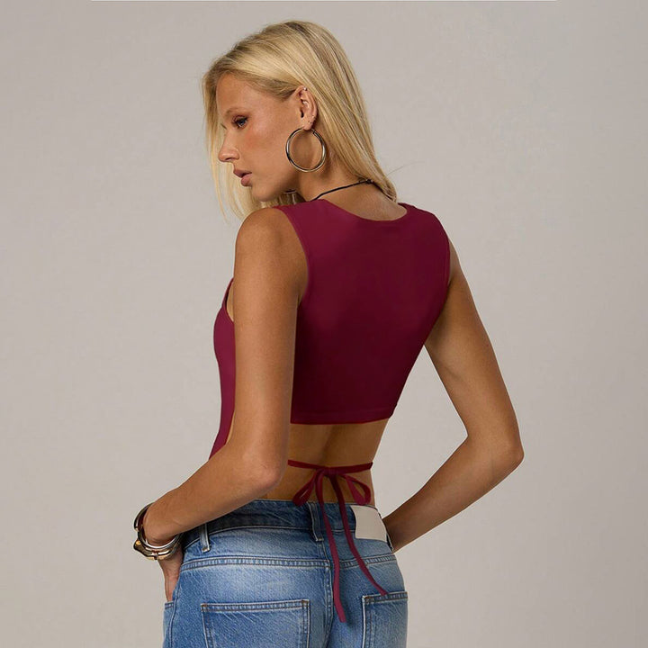 Dame fitted tank top med elegant udskæring og justerbare stropper Stilla