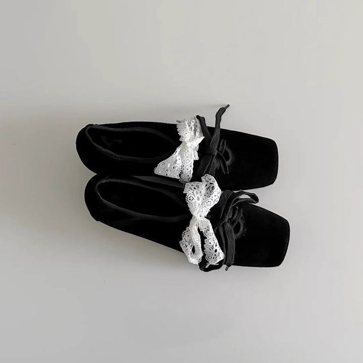 Dame Elegante Balletflade med kvadratisk tåform og snøredetalje Stilla