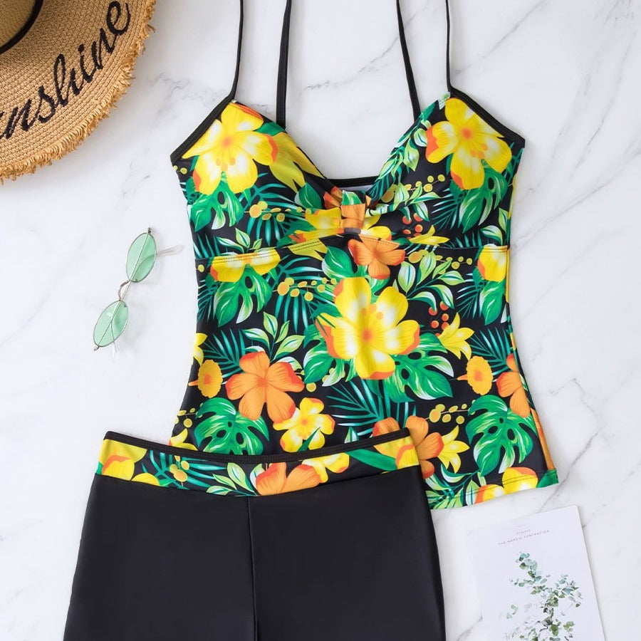 Dame top-badebukser med stilfuldt blomsterdesign og shorts Stilla