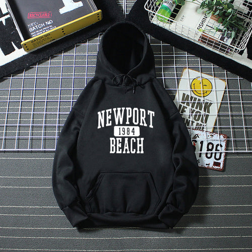 Kvindernes hættetrøje med nostalgisk Newport Beach skrift Skovae