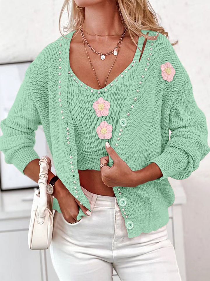 Dame moderigtig strikcardigan med florale applikationer og perle detaljer Stilla
