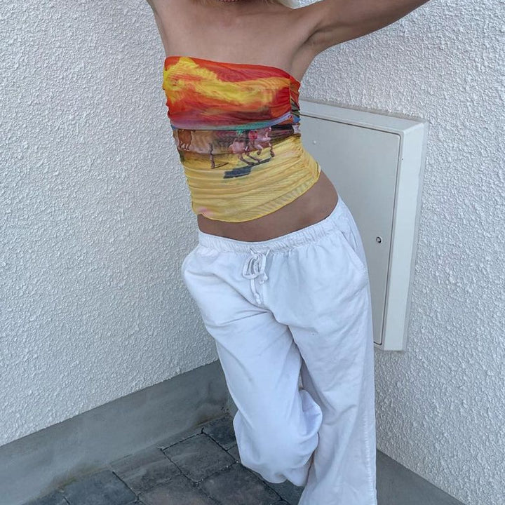 Dame bandeau-top med farverigt, kunstnerisk tryk og elastisk materiale Skovae