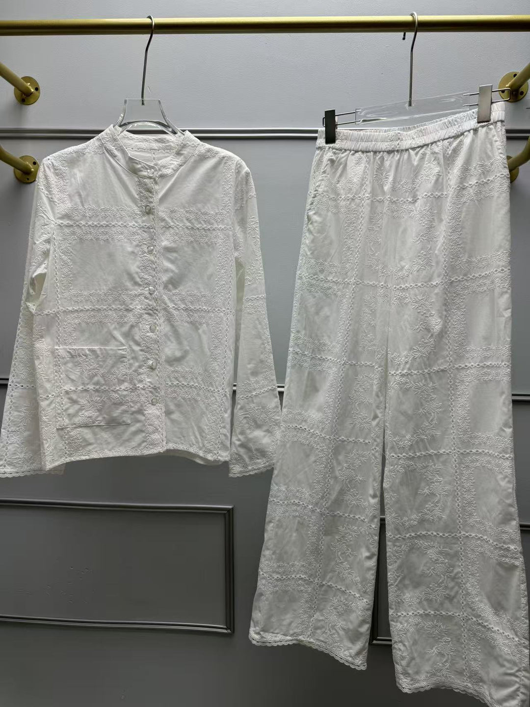 Dame luftig buksedragt-sæt med filigran broderi og afslappet snit Stilla