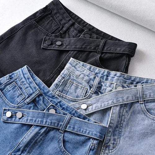 Damer Højtaljede Denim-Shorts med bredt bælte og moderigtige frynsede kant Stilla