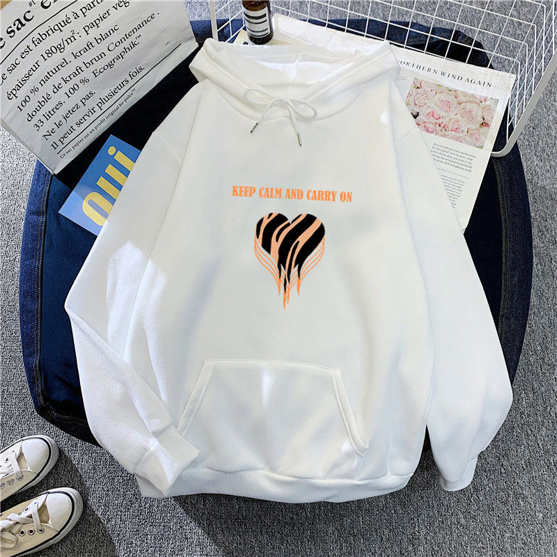 Kvinders hoodie med trendy hjerte design og komfortabel pasform Skovae