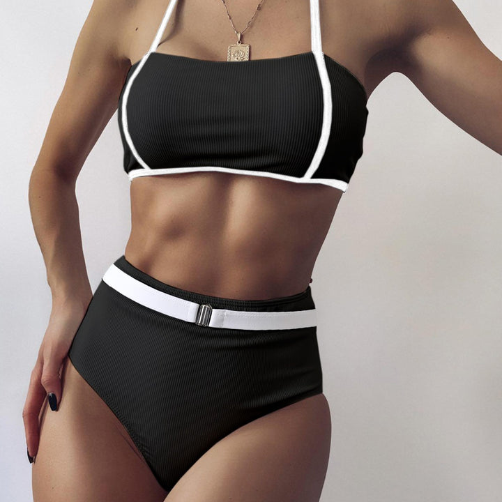 Dame bikini med højt skårne trusser og elegant bælteaccent Stilla