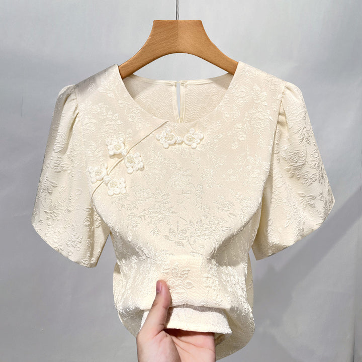 Damebluse med blomsterreliefmønster og dekorative perle-detaljer Stilla