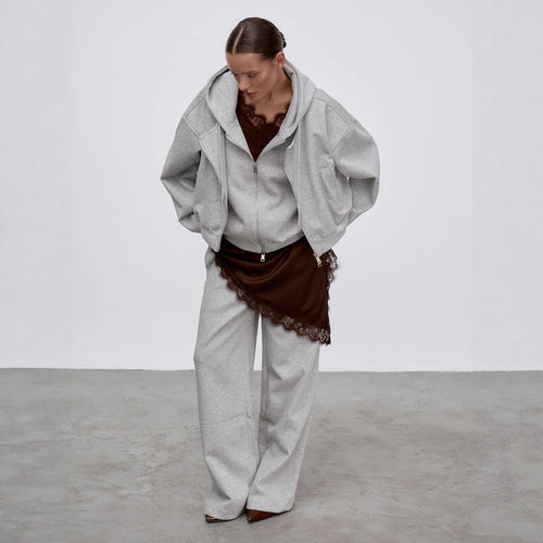Damernes oversized hoodiejakke med generøse lommer og stilfuldt design Stilla
