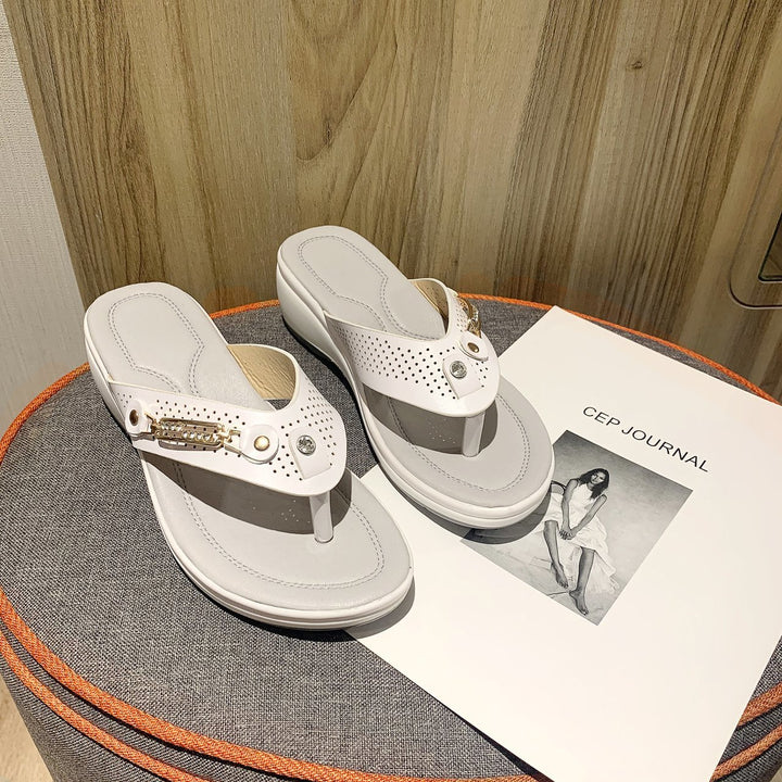 Dame komfortable tæer-sandaler med dekorative detaljer og ergonomisk fodseng Stilla