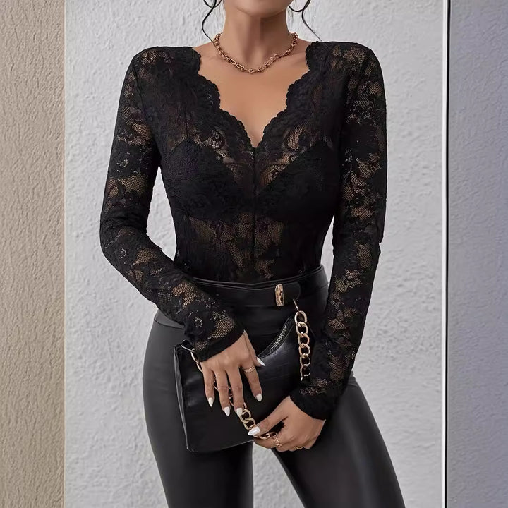 Dame elegant spidsbluse med dyb V-hals og lange ærmer Stilla
