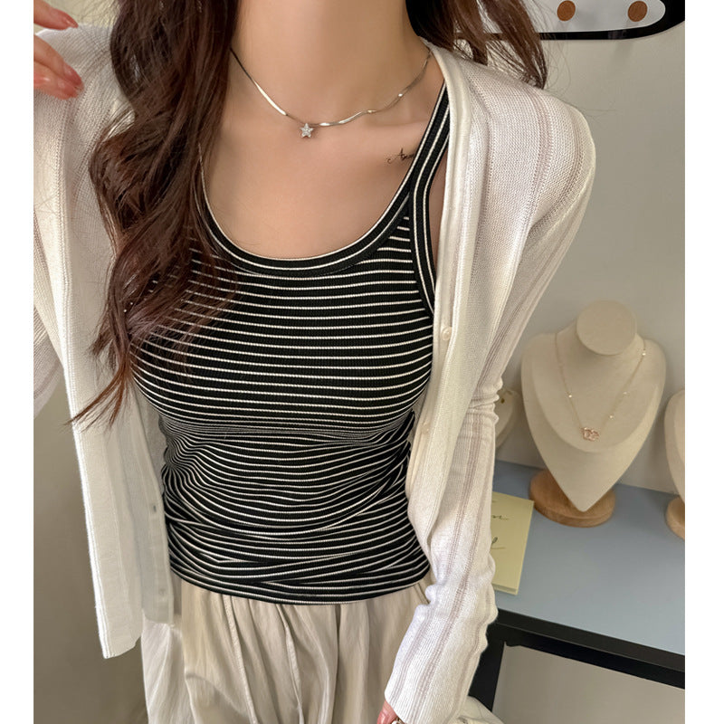 Dame Rund hals tanktop i elastisk stribet stof med figursyet snit Stilla
