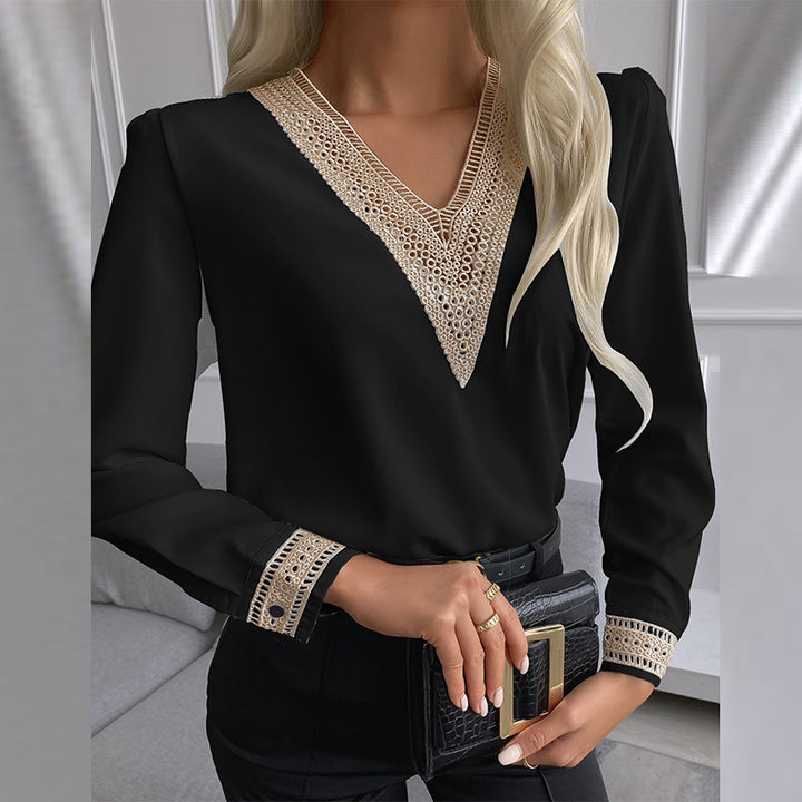 Dame elegant bluse med V-hals og fint udførte spidsdetaljer Stilla