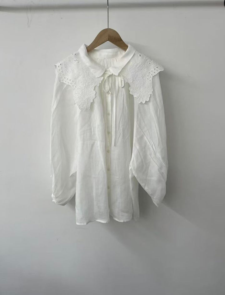 Femme elegant Bluse med knaplukning og spidsekrave Stilla