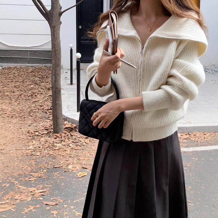 Kvindernes cardigan med bred krave og struktureret design Stilla