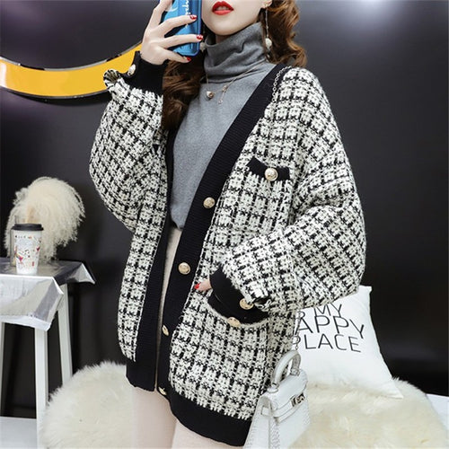 Femme Struktureret Ternet Strik-Cardigan med Dekorative Knapper Stilla