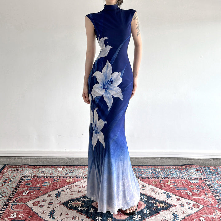 Dame maxikjole med blomsterdesign og elegant ståkrave Skovae