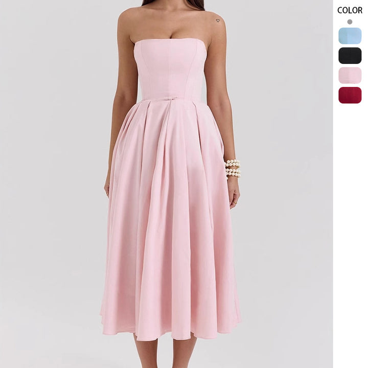 Dame midi kjole med nedreformeret talje og off-shoulder design med elegant plissé struktur