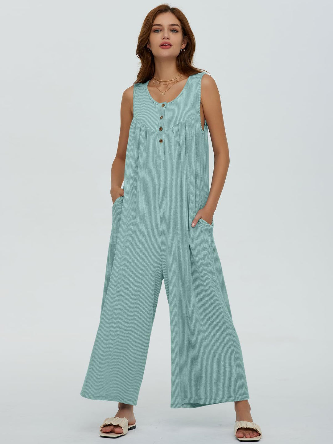 Dame let jumpsuit med gennemgående knapdetaljer og bredt skåret ben Stilla