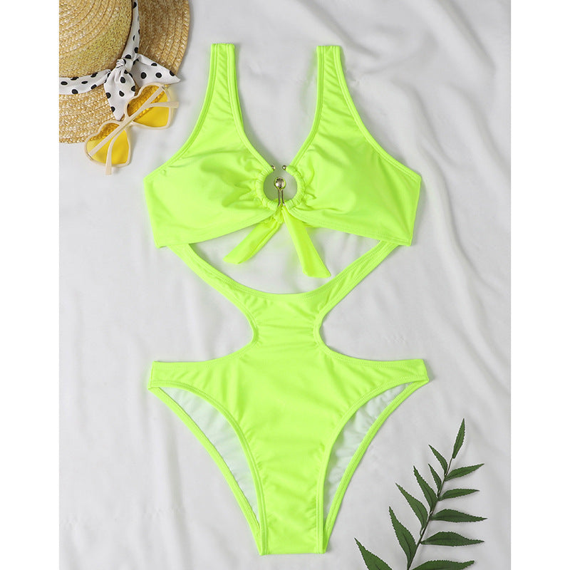 Dame onepiece badedragt med innovativt cut-out-design og dekorativ ring Stilla