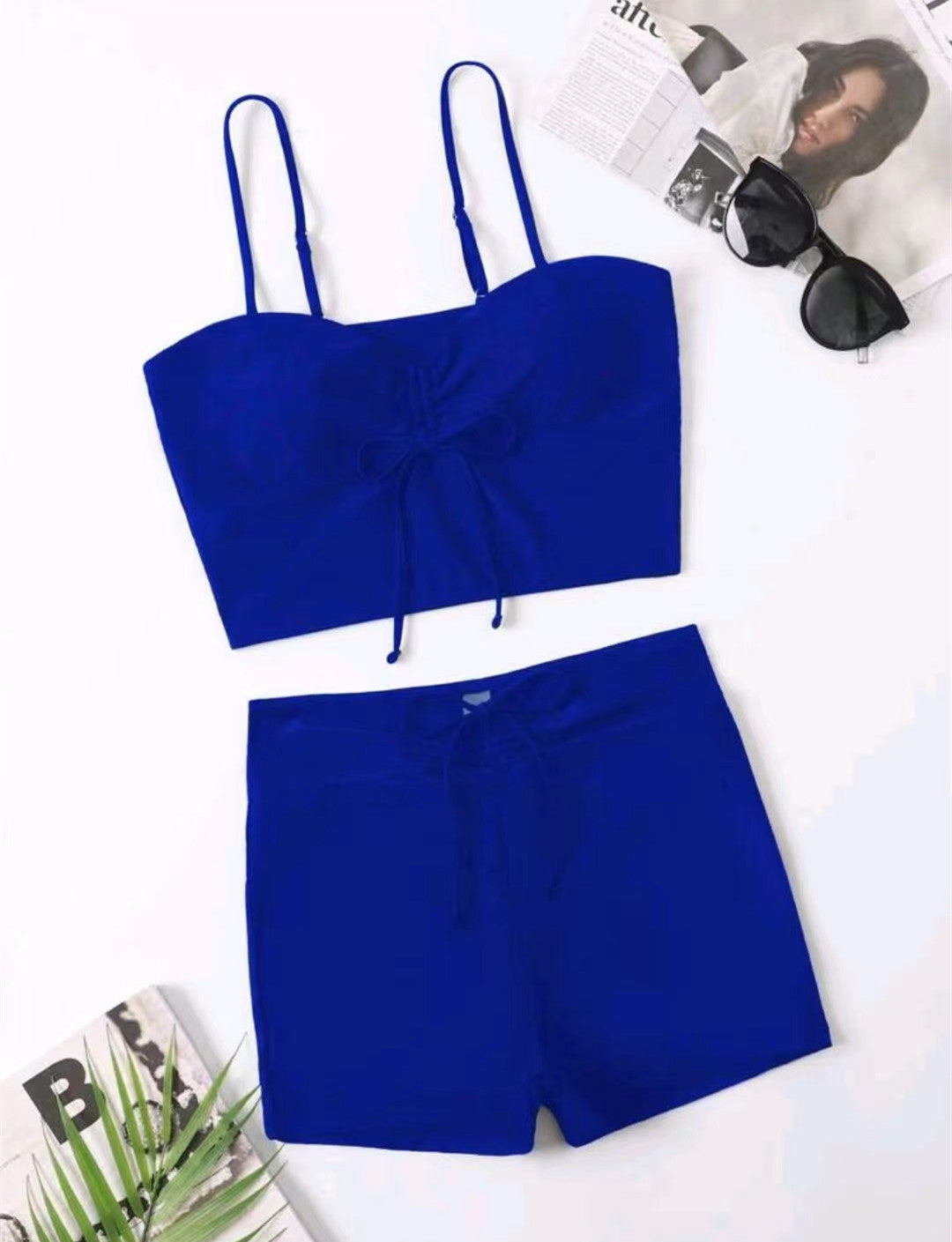 Dame sportiv designet bikini-sæt med trendy crop-top og højhalsede shorts Stilla