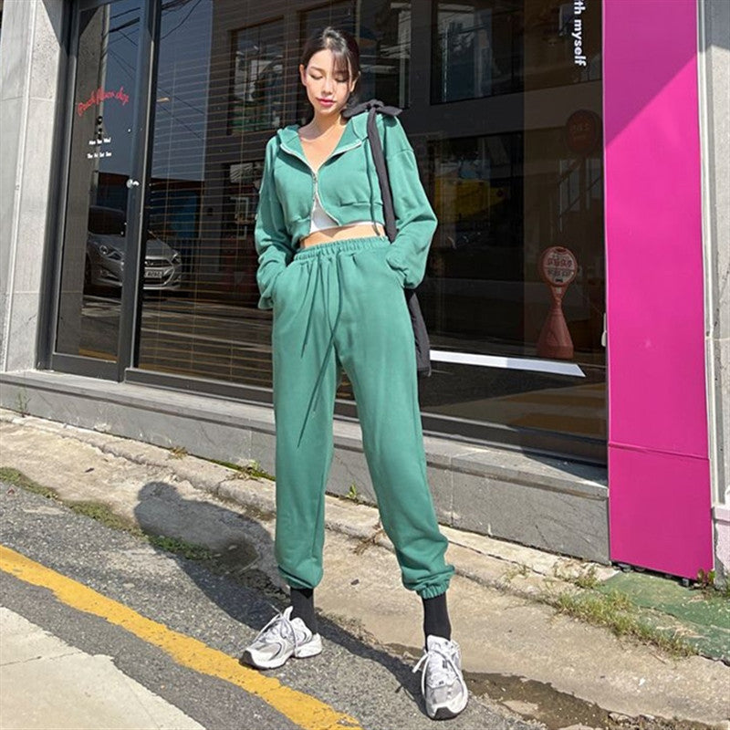 Kvinders sporty todelt sæt med cropped hoodie og komfortable joggers Stilla